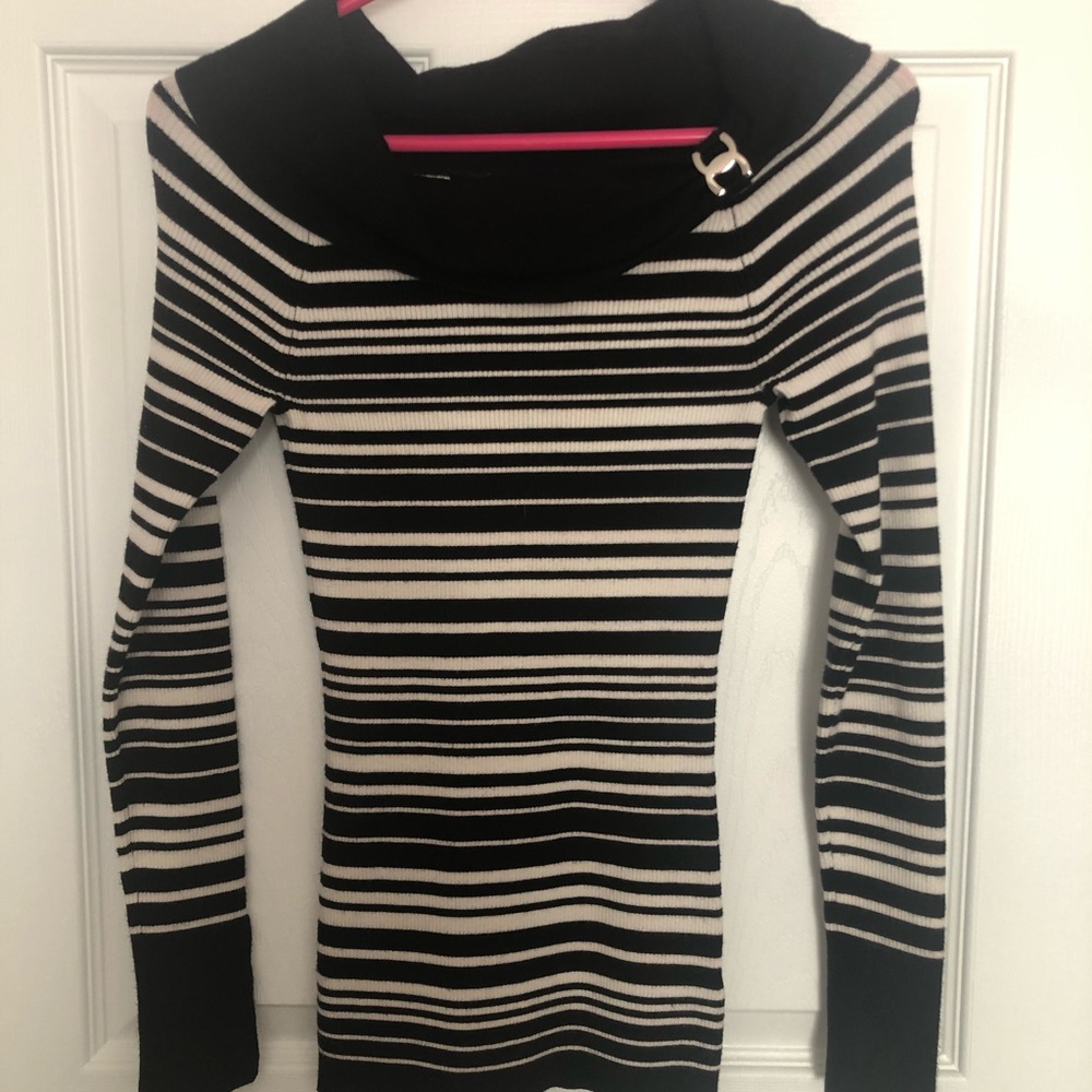 White House Black Market. Women’s Sweater.